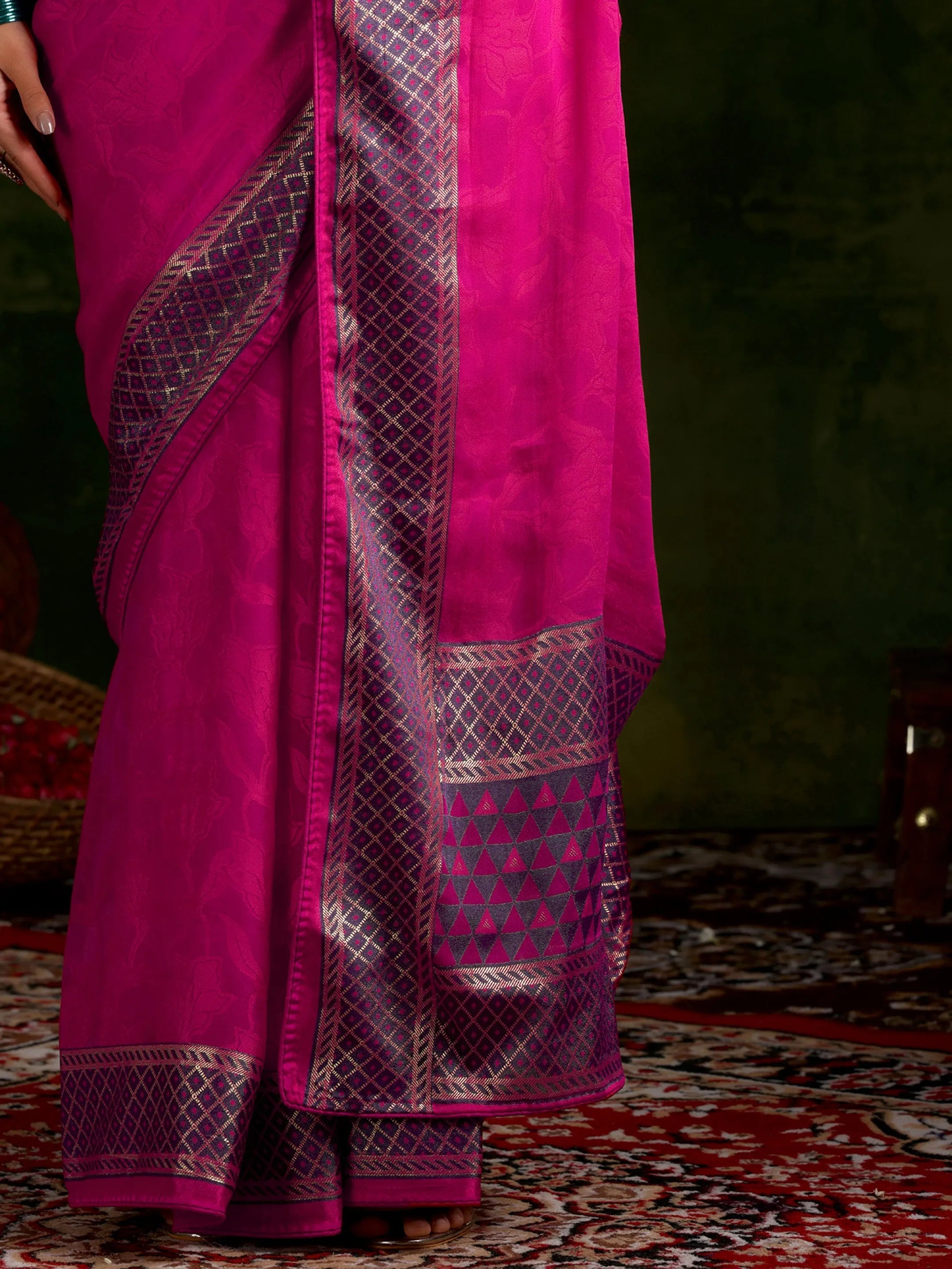 Pink Printed Silk Blend Saree With Unstitched Blouse Piece