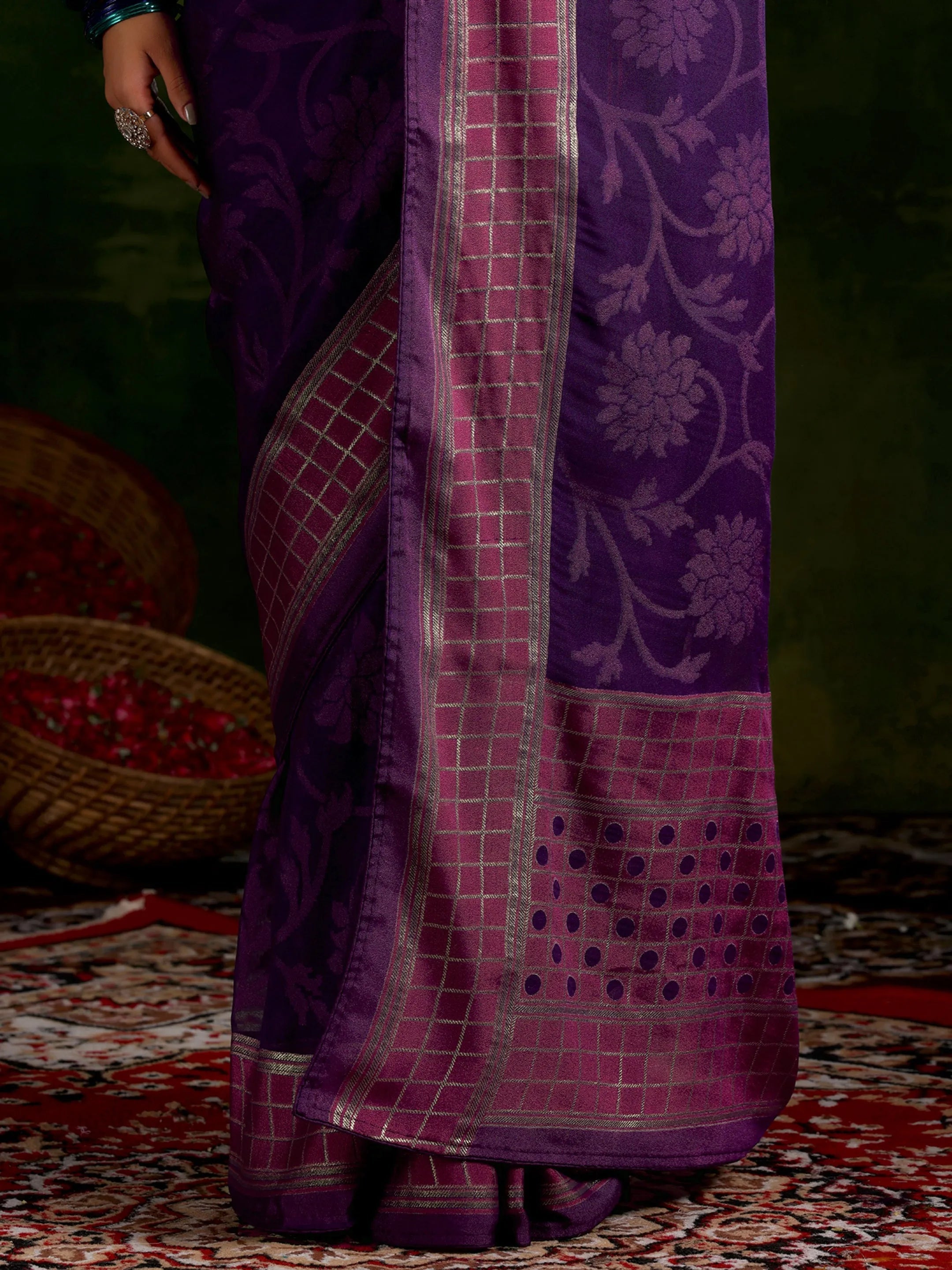 Purple Printed Silk Blend Saree With Unstitched Blouse Piece