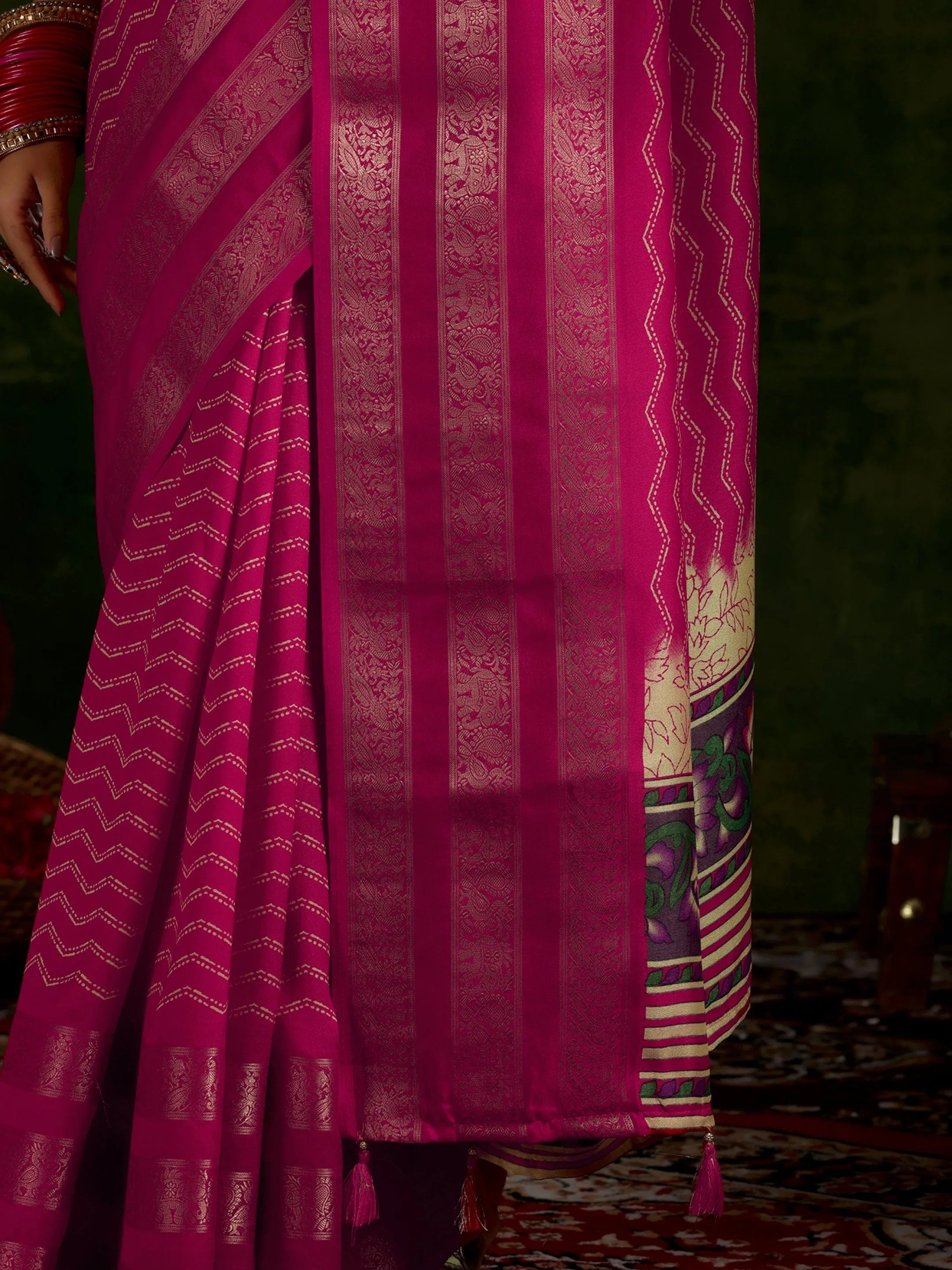 Pink Printed Silk Blend Saree With Unstitched Blouse Piece