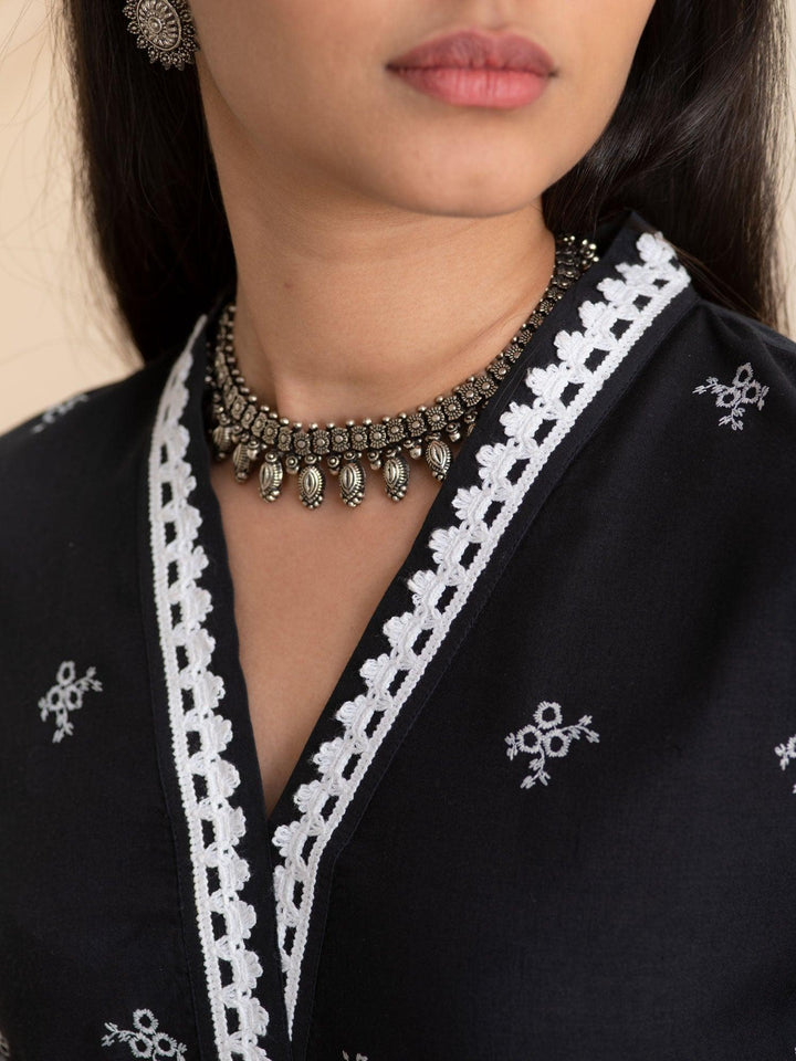 Black Embroidered Cotton Kurta - ShopLibas