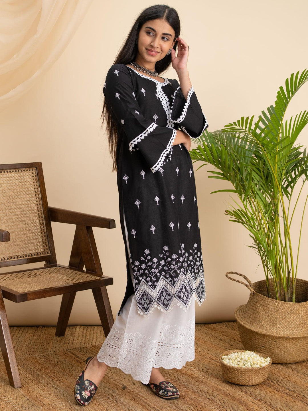 Black Embroidered Cotton Kurta - ShopLibas