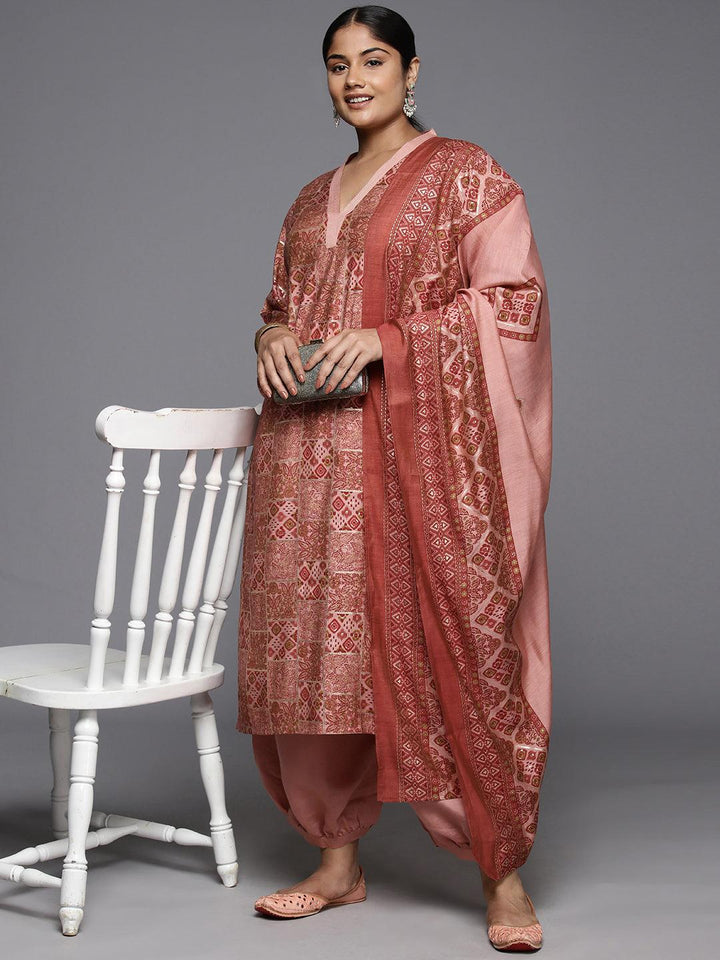 Plus Size Peach Printed Silk Blend Straight Kurta With Salwar & Dupatta - ShopLibas