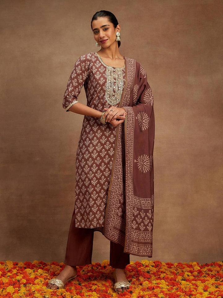 Mauve Printed Silk Blend Straight Kurta With Trousers & Dupatta - ShopLibas