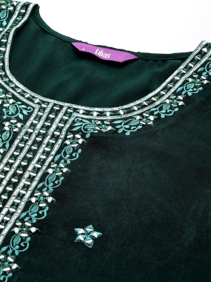 Green Embroidered Polyester Straight Kurta With Trousers - ShopLibas