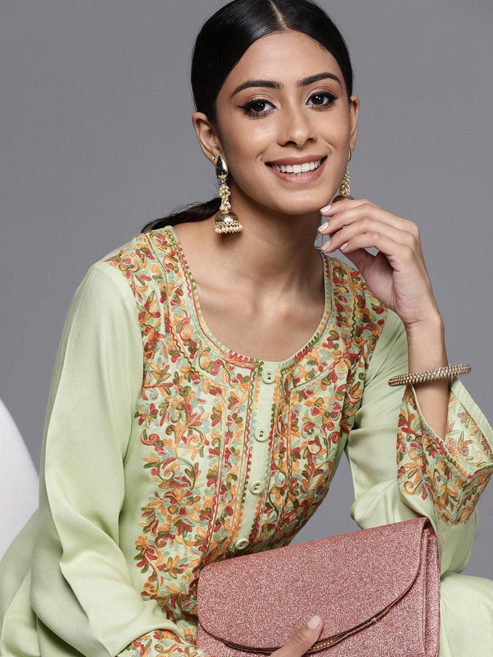 Green Embroidered Rayon Kurta - ShopLibas