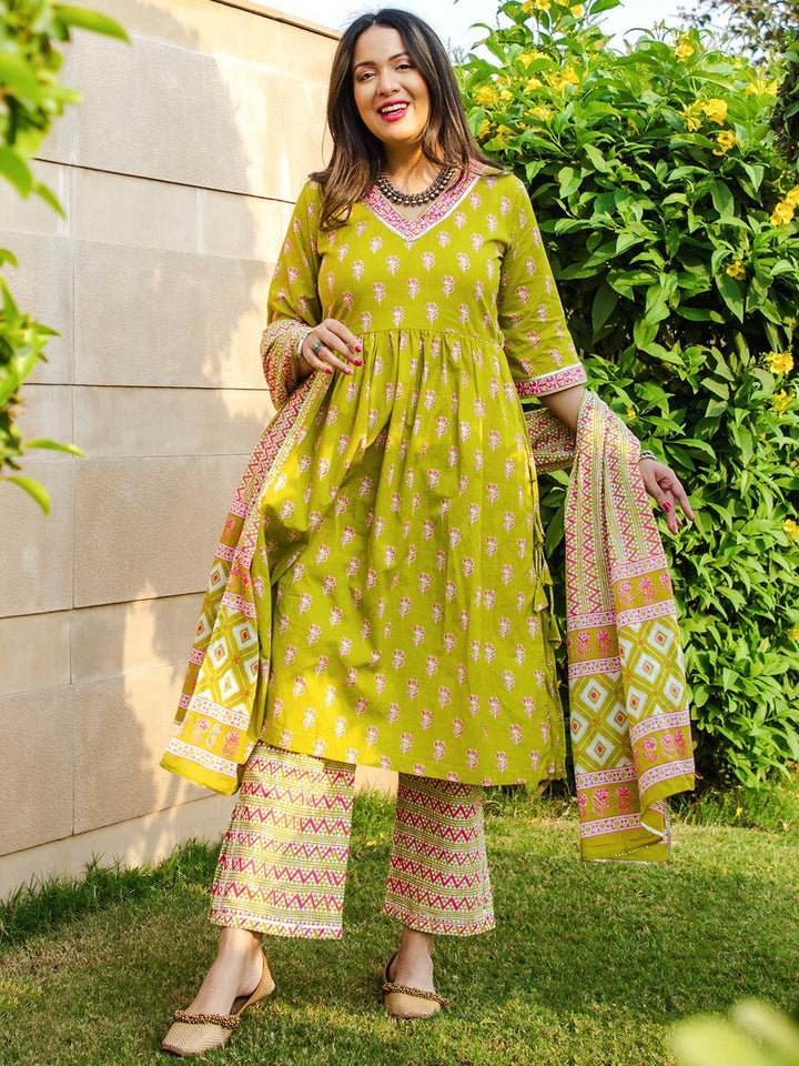 Green Printed Cotton A-Line Suit Set With Trousers - ShopLibas