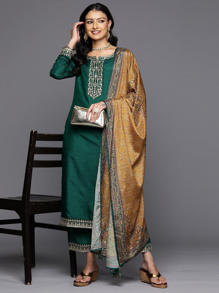 Green Printed Silk Blend Straight Kurta With Trousers & Dupatta - Libas