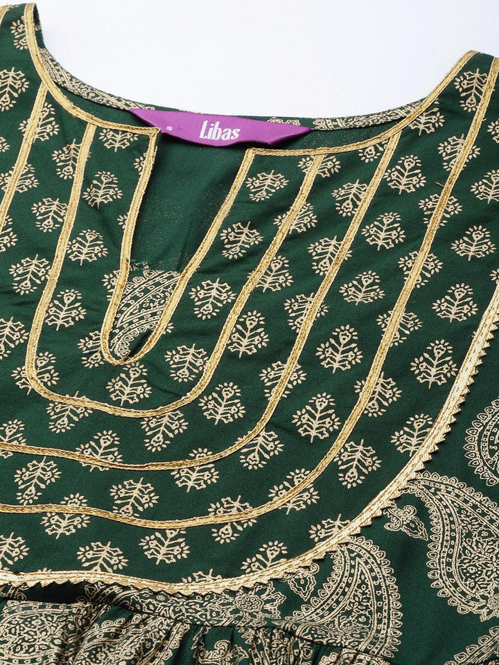 Green Yoke Design Rayon Anarkali Suit Set With Trousers - ShopLibas