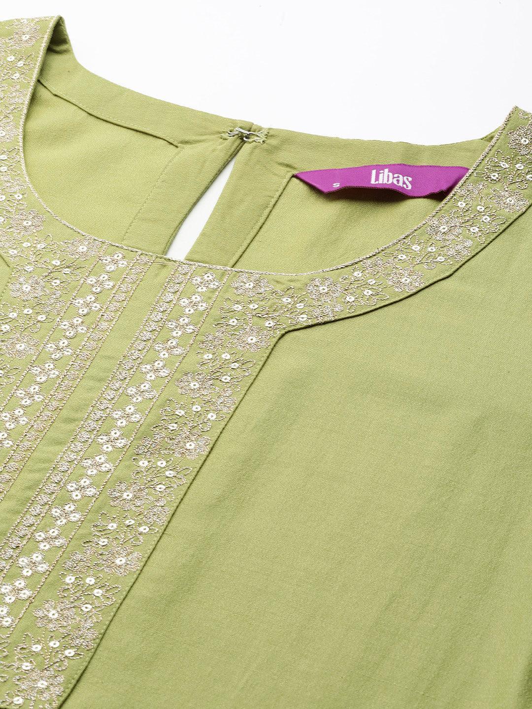 Green Yoke Design Silk Straight Kurta - Libas