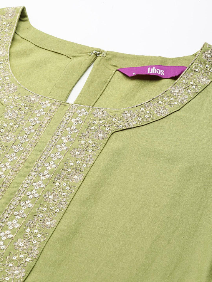 Green Yoke Design Silk Straight Kurta - Libas