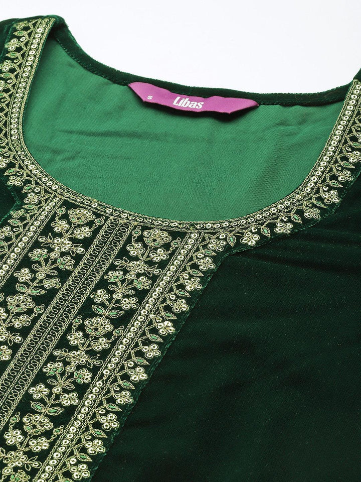 Green Yoke Design Velvet Straight Suit Set - ShopLibas